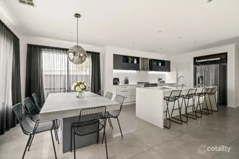 Property photo of 2 Razorbill Terrace Werribee VIC 3030