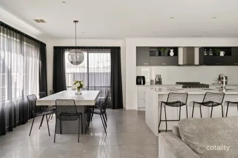 Property photo of 2 Razorbill Terrace Werribee VIC 3030