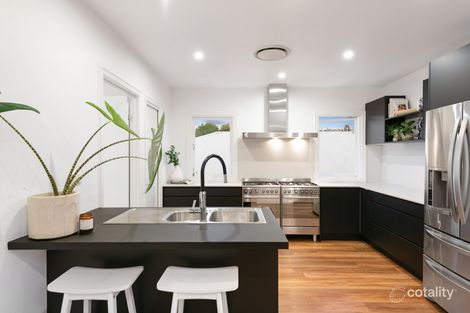 Property photo of 28 Iveagh Avenue Holland Park West QLD 4121