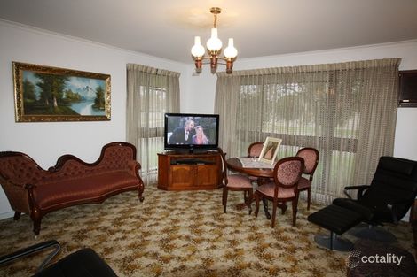 Property photo of 8 Chifley Avenue Kangaroo Flat VIC 3555