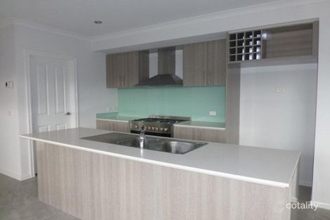 Property photo of 27 Manning Circuit Tarneit VIC 3029