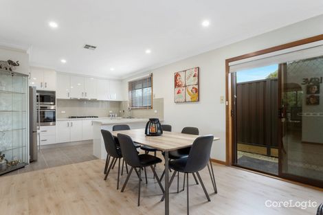 Property photo of 2 Centre Court Avondale Heights VIC 3034