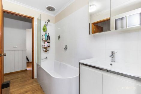 Property photo of 28 Barramundi Crescent Ocean Grove VIC 3226