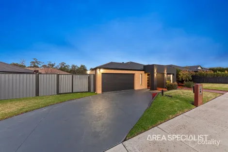 4 Viewgrand Dr, Pakenham, VIC 3810
