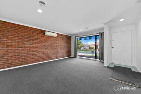 Property photo of 2 Fiander Close Cranbourne East VIC 3977