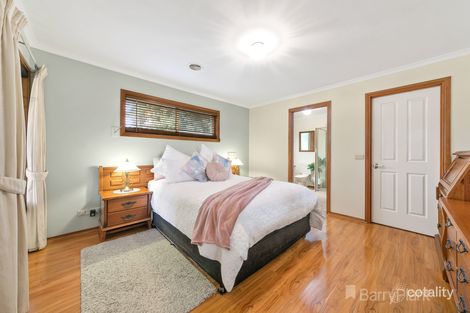 Property photo of 21 Oakleaf Place Narre Warren South VIC 3805