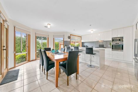 Property photo of 21 Oakleaf Place Narre Warren South VIC 3805