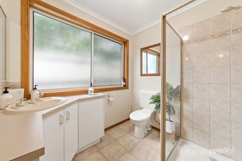 Property photo of 21 Oakleaf Place Narre Warren South VIC 3805