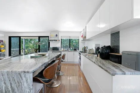 Property photo of 8 Cobb Co Oxenford QLD 4210