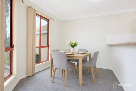 Property photo of 2/102 Central Road Unanderra NSW 2526