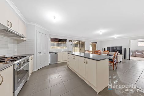 Property photo of 10 Akoonah Court Burnside VIC 3023