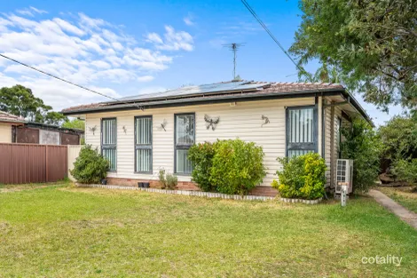 40 Sandakan Cres, Lethbridge Park, NSW 2770