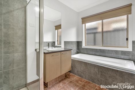 Property photo of 15 Hennessy Street Craigieburn VIC 3064