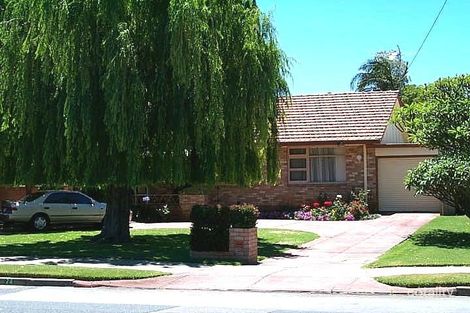 24 North Lake Rd, Alfred Cove, WA 6154