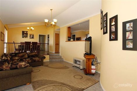 Property photo of 28 Cameron Way Kardinya WA 6163