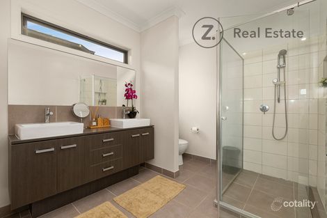 Property photo of 21 Fieldstone Crescent Cranbourne North VIC 3977