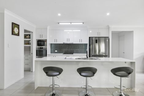 Property photo of 27 Noah Court Redland Bay QLD 4165