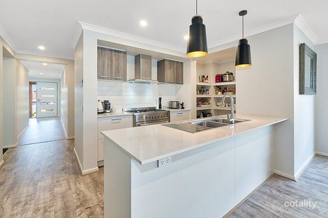 Property photo of 14 Dressen Way Clyde North VIC 3978