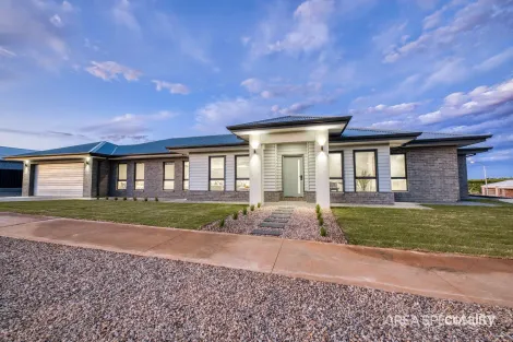 Property photo of 11 Woodside Drive Gol Gol NSW 2738