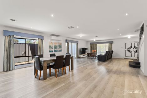 Property photo of 8 Mount Court Mill Park VIC 3082