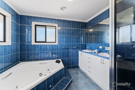 Property photo of 8 Mount Court Mill Park VIC 3082