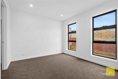 Property photo of 32 Frogmore Way Highton VIC 3216