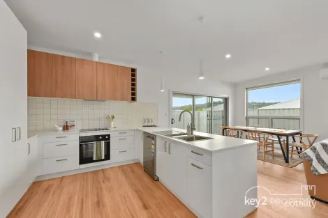 Property photo of 8/12A New Ecclestone Road Riverside TAS 7250