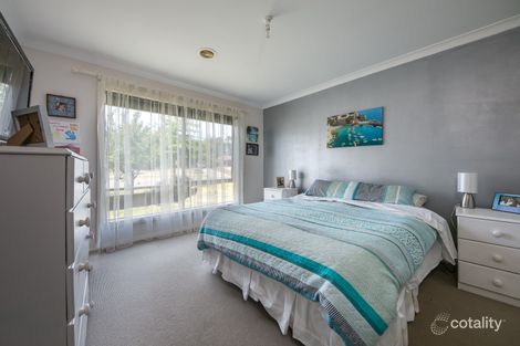 Property photo of 28 Sunny Park Close Gisborne VIC 3437