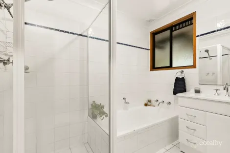 Property photo of 28 Centre Crescent Blaxland NSW 2774