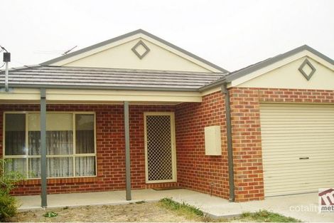 Property photo of 2/77 Brougham Avenue Wyndham Vale VIC 3024