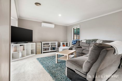Property photo of 5 Greenmantle Close Cranbourne West VIC 3977