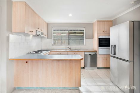 Property photo of 5 Greenmantle Close Cranbourne West VIC 3977