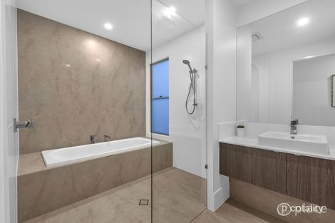 Property photo of 83 Morehead Avenue Norman Park QLD 4170