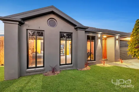 Property photo of 8 Sumner Crescent Point Cook VIC 3030