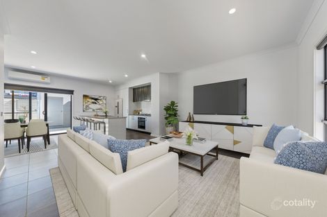 Property photo of 8 Roller Walk Pakenham VIC 3810