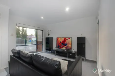 Property photo of 17 Middleham Close Cranbourne West VIC 3977