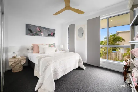 Property photo of 55 Harbour Rise Hope Island QLD 4212