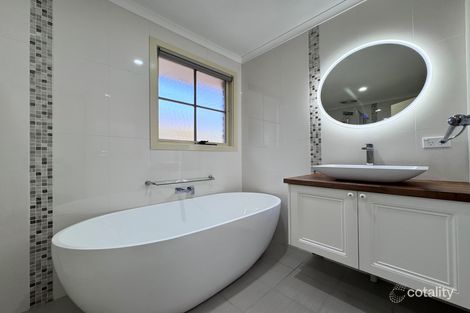 Property photo of 10 Oxford Close Croydon Hills VIC 3136