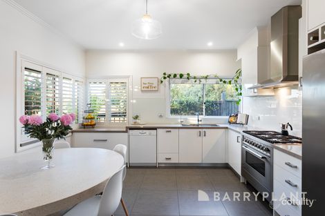 Property photo of 8 Ladd Street Watsonia VIC 3087