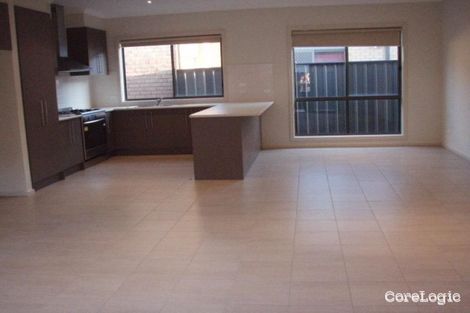 Property photo of 9 Cordyline Grove Craigieburn VIC 3064