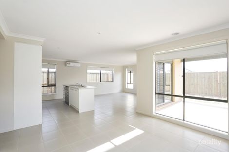 Property photo of 5 Landrace Way Clyde North VIC 3978