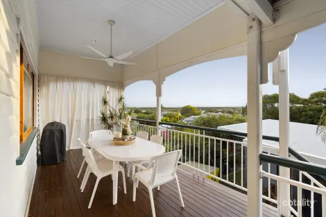 Property photo of 140 Shorncliffe Parade Shorncliffe QLD 4017