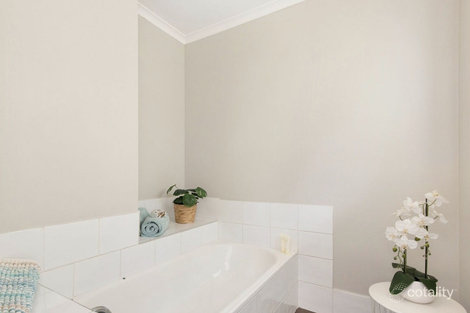 Property photo of 9 Bairnsdale Court Helensvale QLD 4212