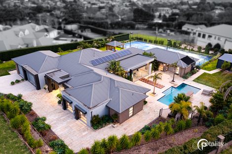 5 Old Coach Rd, Berwick, VIC 3806