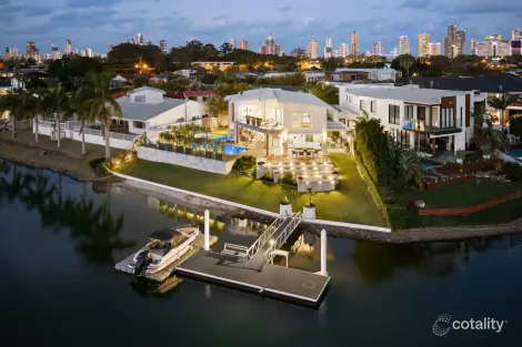 32 BOMBALA ST, BROADBEACH WATERS, QLD 4218
