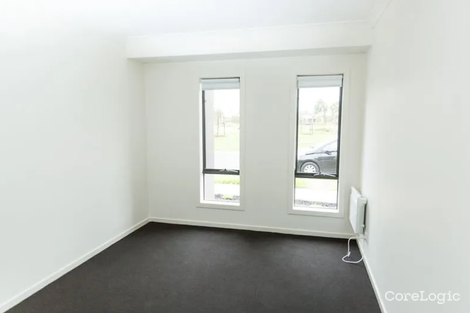 Property photo of 8 Chilla Lane Point Cook VIC 3030