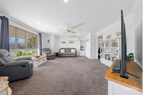 Property photo of 33 Spinnaker Circuit Redland Bay QLD 4165