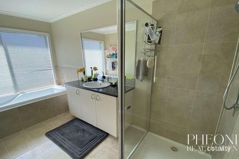 Property photo of 1/28 Caradon Drive Truganina VIC 3029