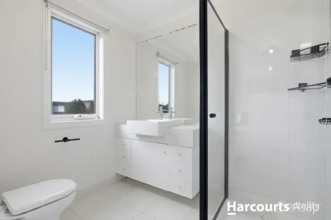Property photo of 102 Henry Road Pakenham VIC 3810