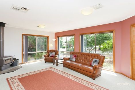 Property photo of 10 Fingleton Crescent Gordon ACT 2906
